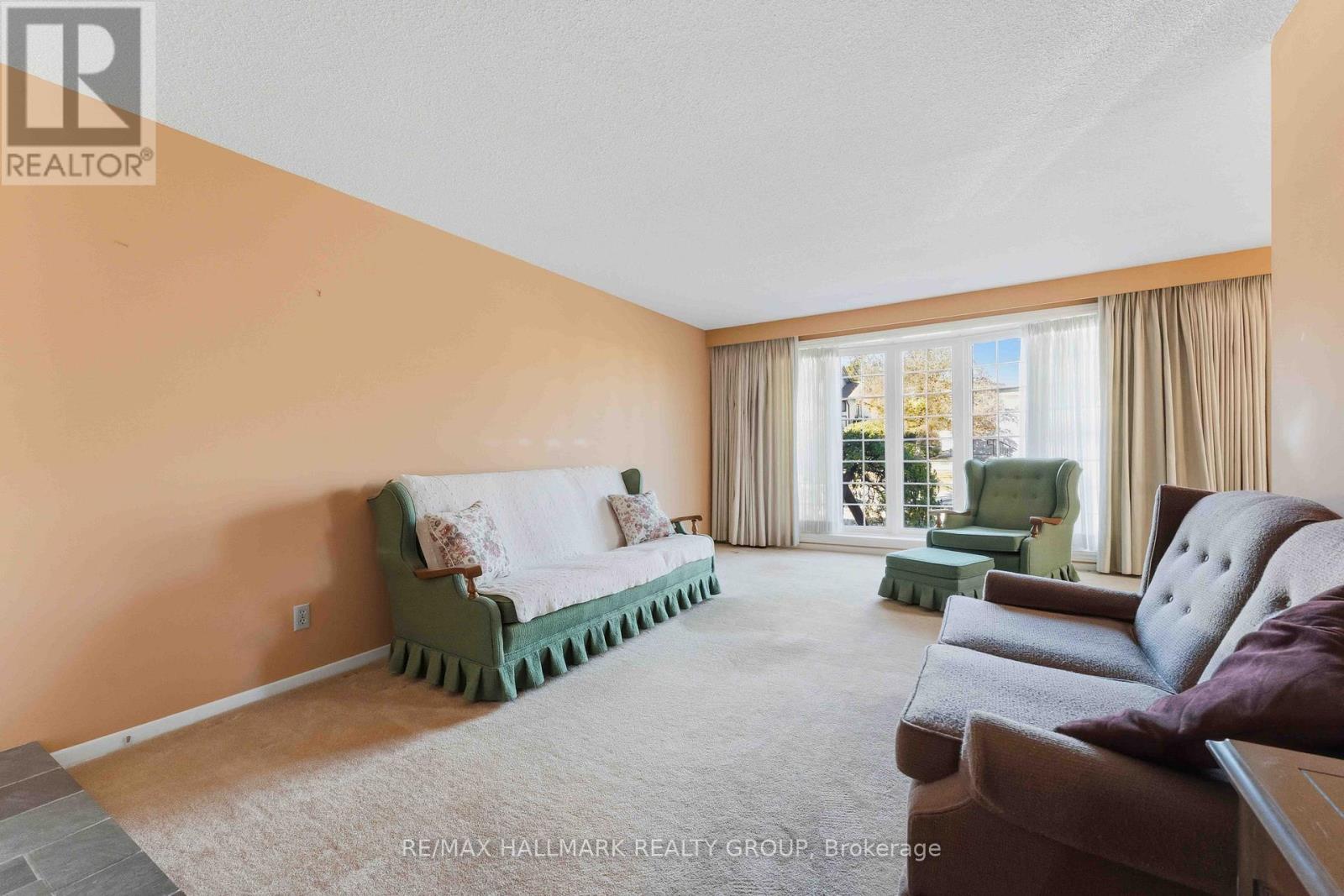 1886 Elmridge Drive, Ottawa, Ontario  K1J 6R7 - Photo 13 - X12496610