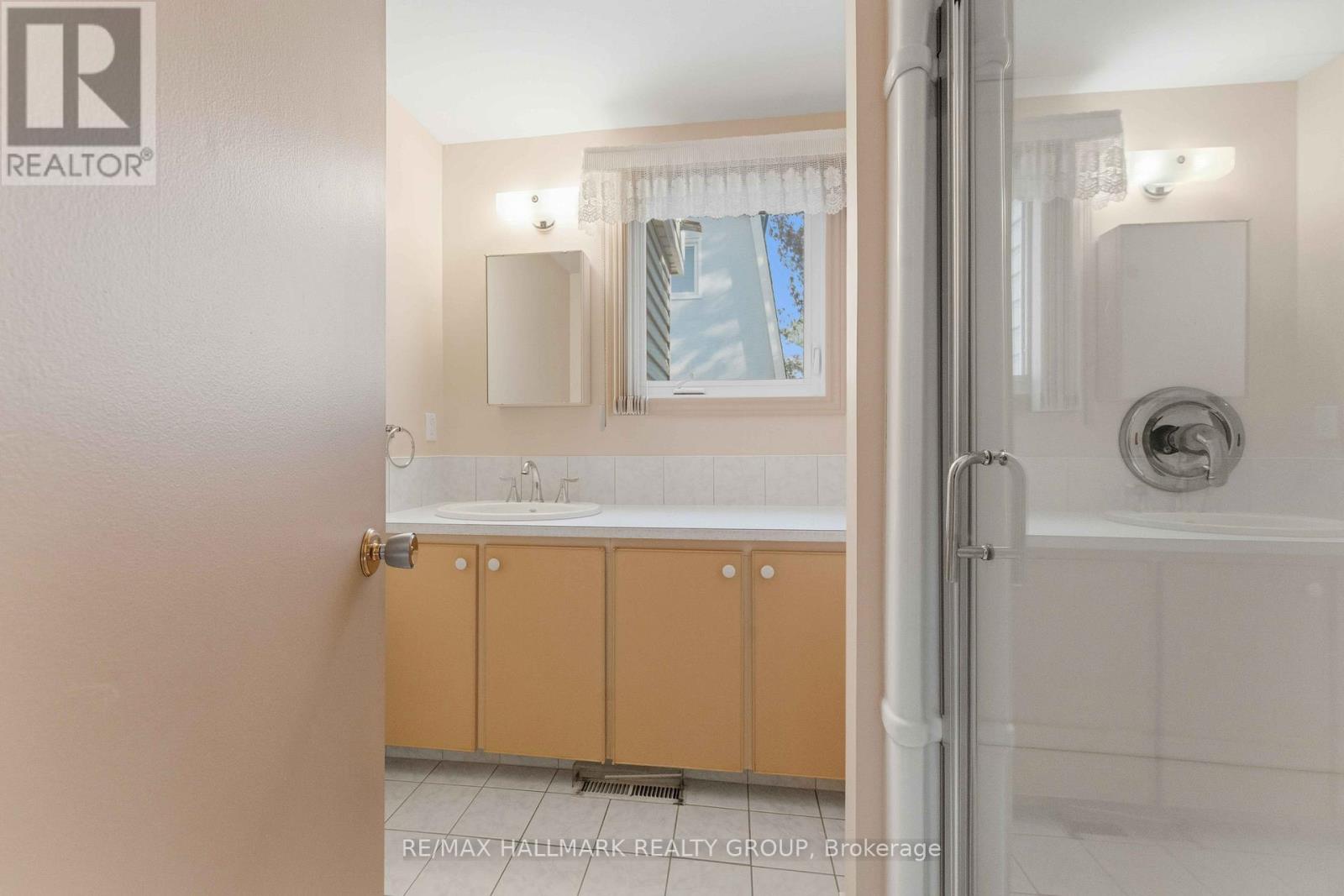 1886 Elmridge Drive, Ottawa, Ontario  K1J 6R7 - Photo 20 - X12496610