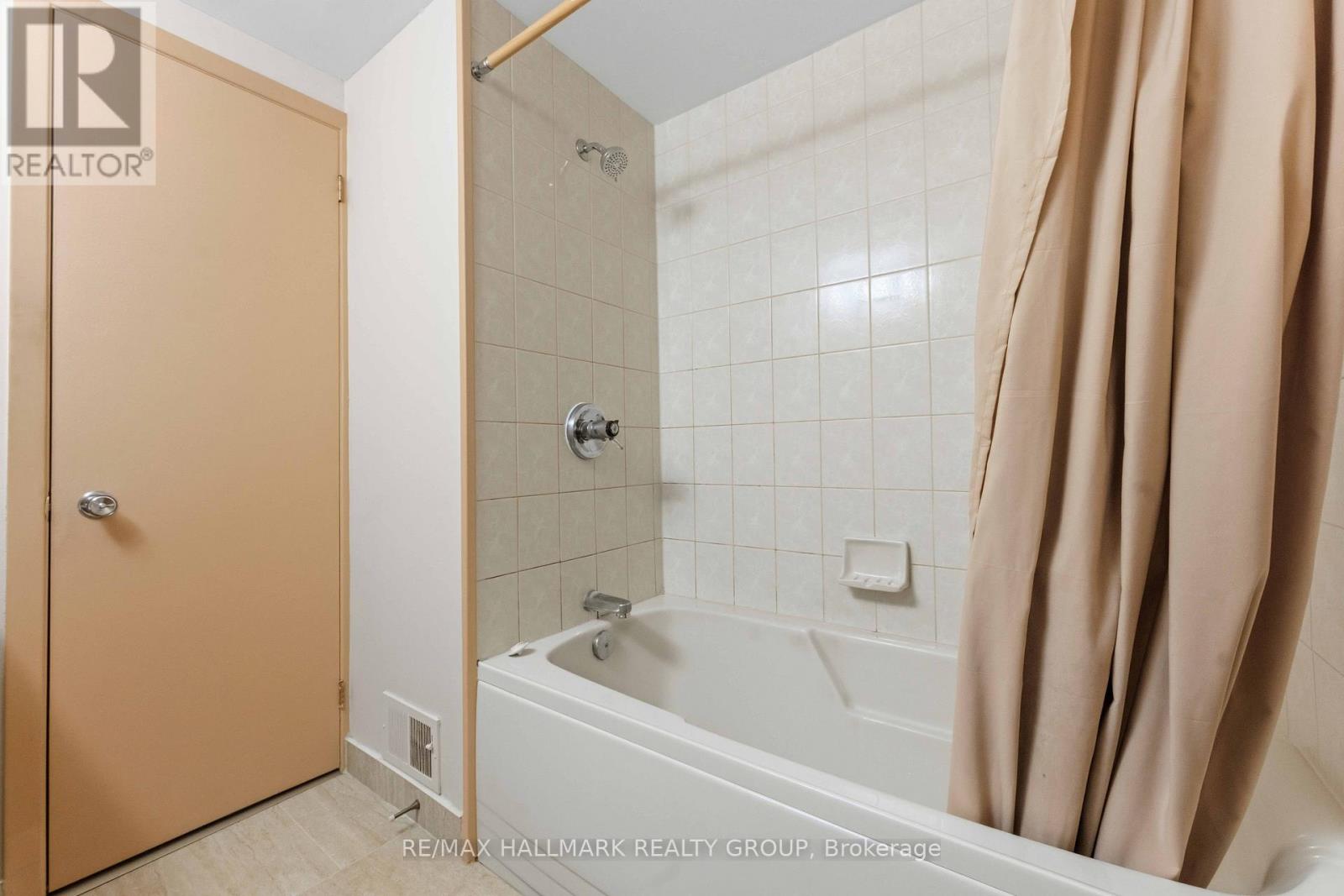 1886 Elmridge Drive, Ottawa, Ontario  K1J 6R7 - Photo 42 - X12496610