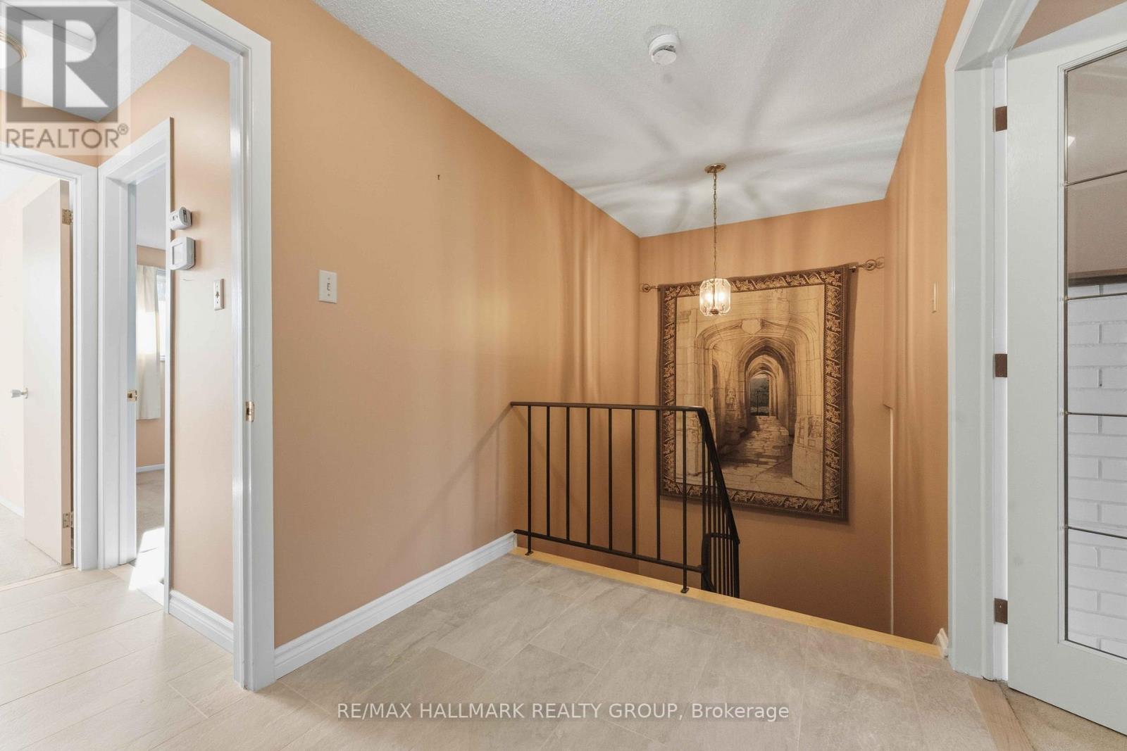 1886 Elmridge Drive, Ottawa, Ontario  K1J 6R7 - Photo 5 - X12496610