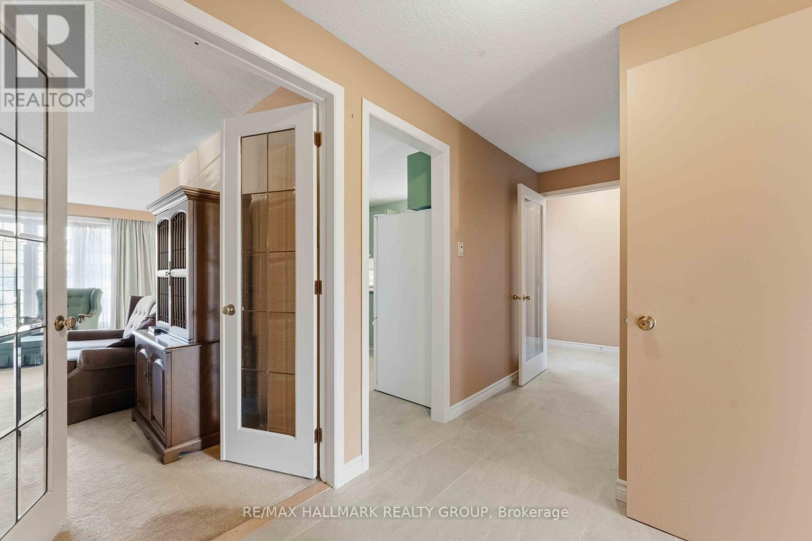 1886 Elmridge Drive, Ottawa, Ontario  K1J 6R7 - Photo 6 - X12496610