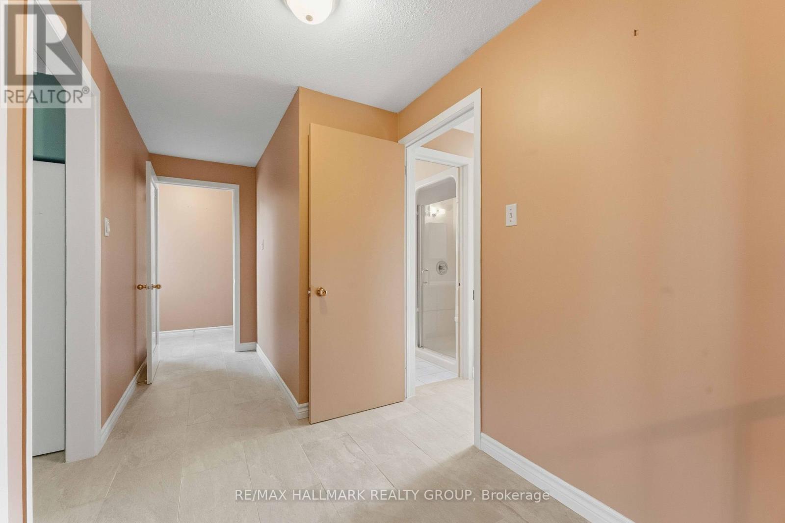 1886 Elmridge Drive, Ottawa, Ontario  K1J 6R7 - Photo 7 - X12496610