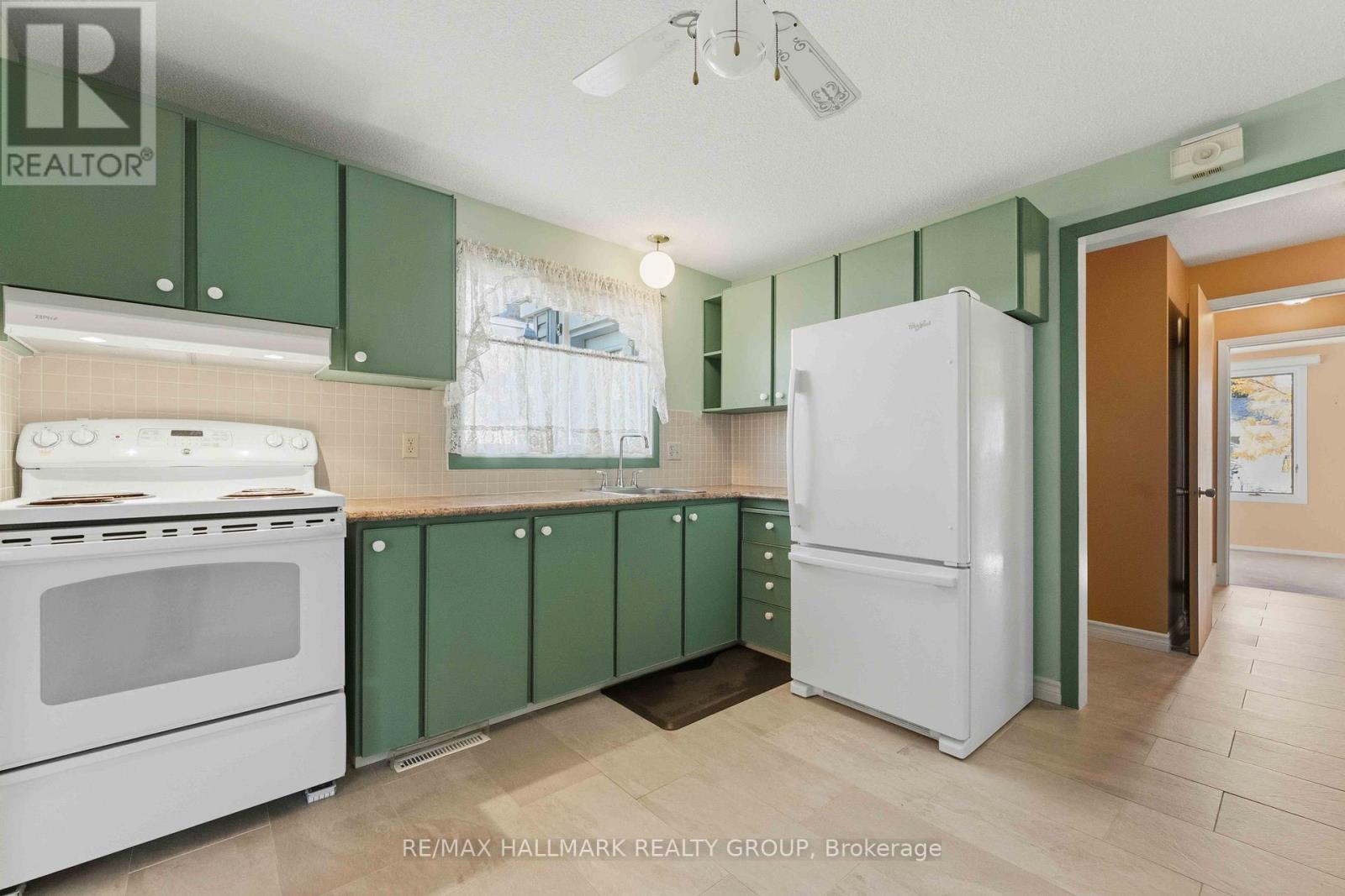 1886 Elmridge Drive, Ottawa, Ontario  K1J 6R7 - Photo 8 - X12496610