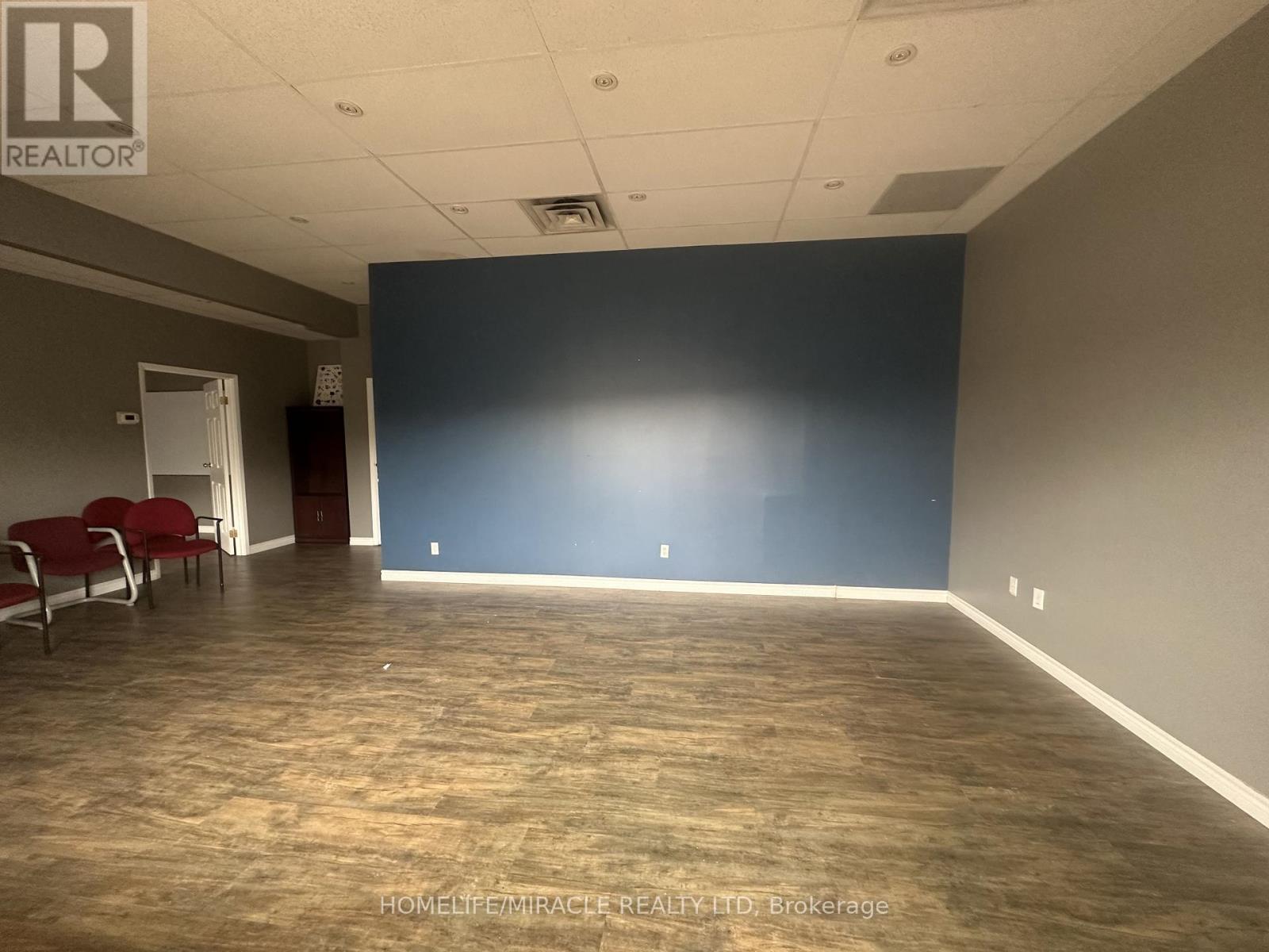 2 - 450 Westheights Drive, Kitchener, Ontario  N2N 2B9 - Photo 2 - X12494356