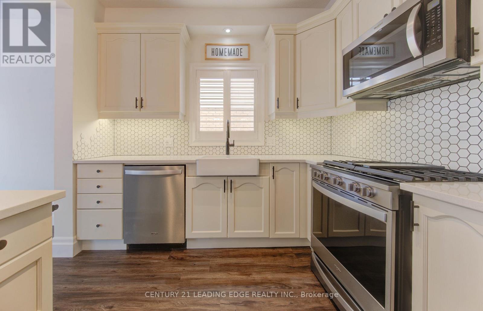 277 Watervale Crescent, Kitchener, Ontario  N2A 0G7 - Photo 10 - X12454833