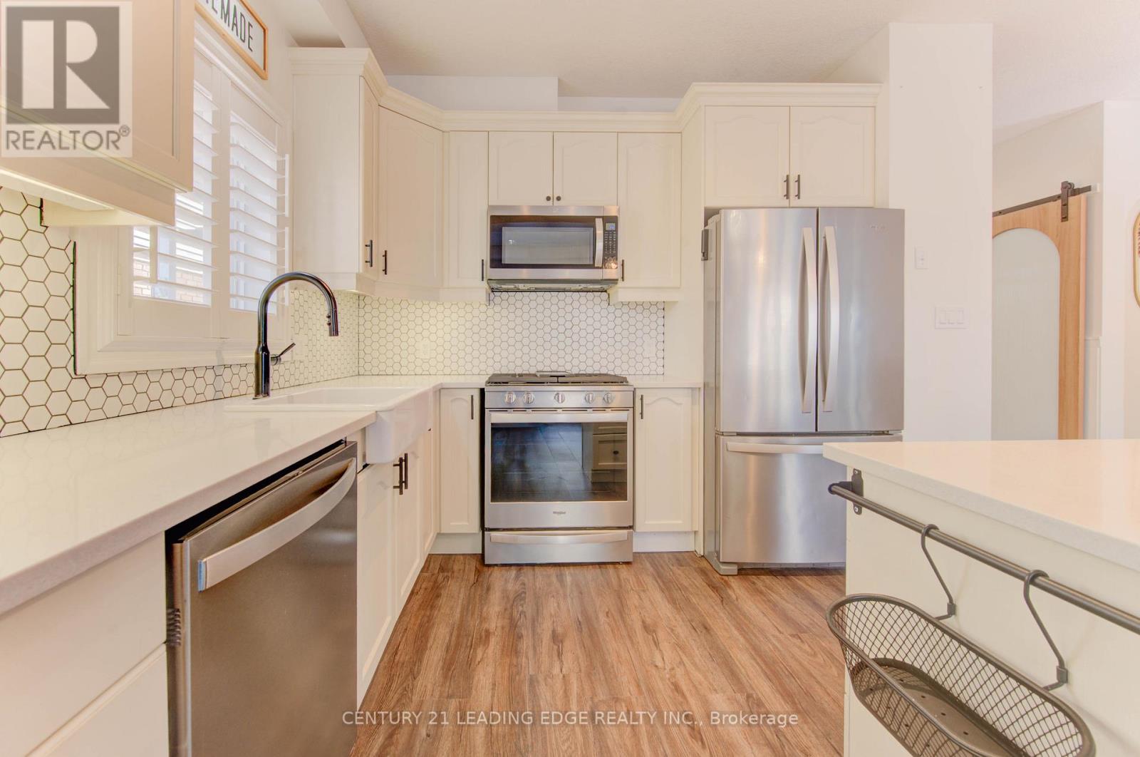 277 Watervale Crescent, Kitchener, Ontario  N2A 0G7 - Photo 9 - X12454833