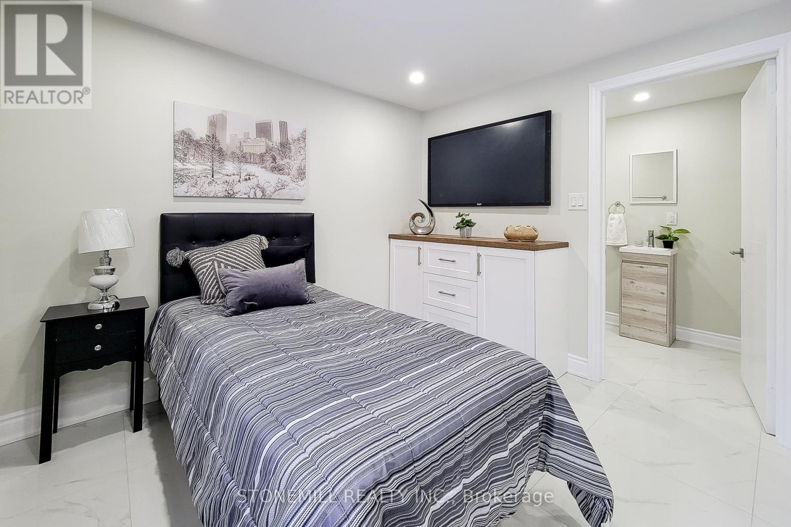 727 College Avenue, Woodstock, Ontario  N4S 2C7 - Photo 15 - X12496362