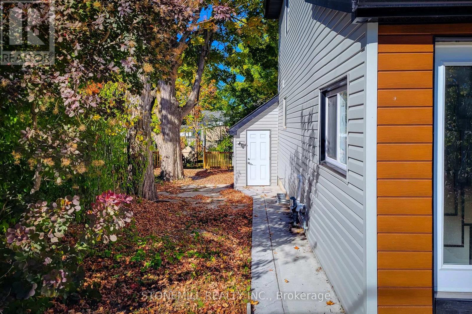 727 College Avenue, Woodstock, Ontario  N4S 2C7 - Photo 3 - X12496362