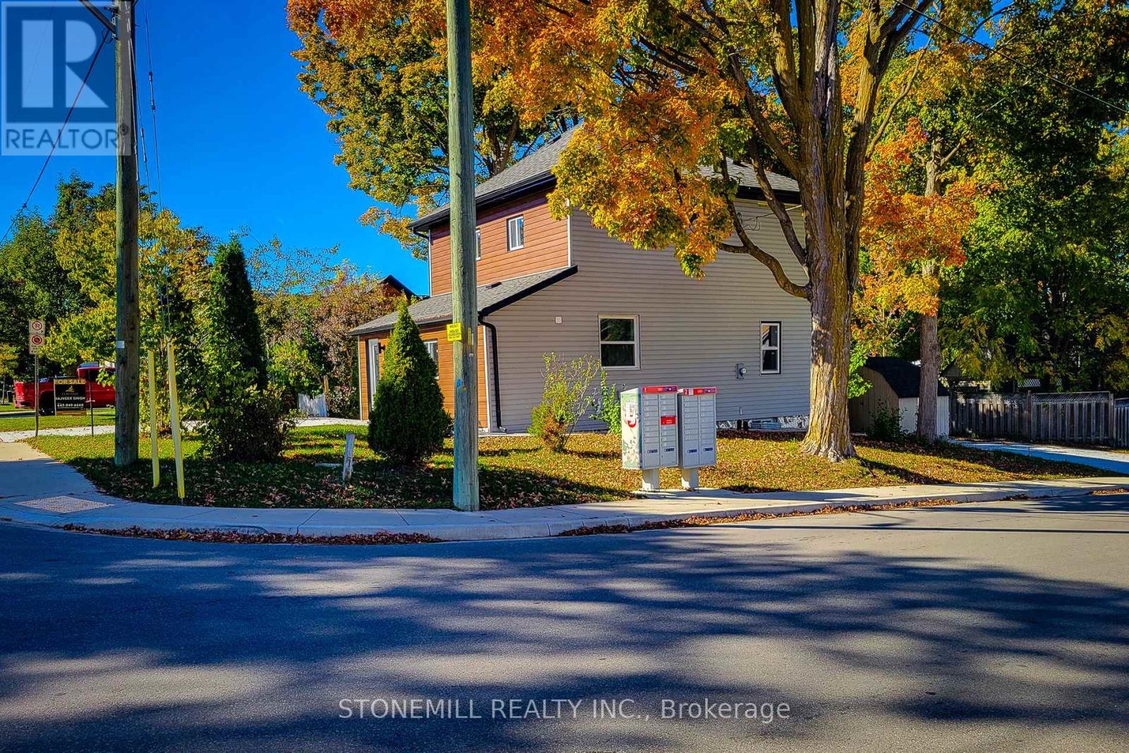 727 College Avenue, Woodstock, Ontario  N4S 2C7 - Photo 5 - X12496362