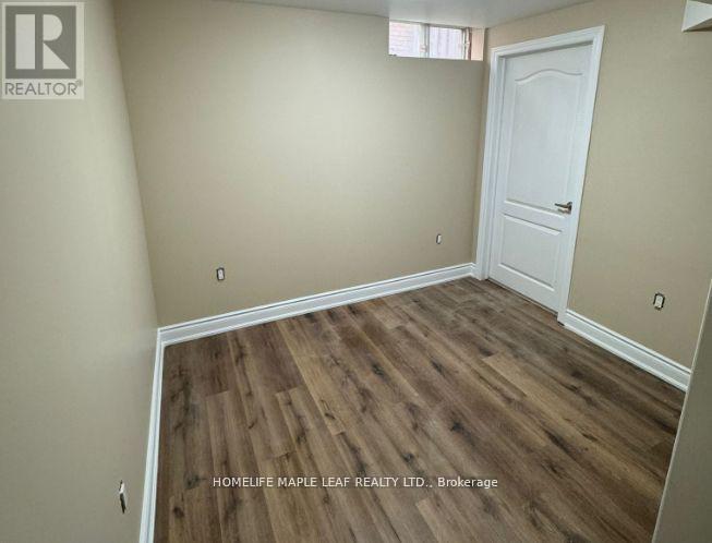 42 Newbury Drive, Kitchener, Ontario  N2N 2X6 - Photo 36 - X12496414