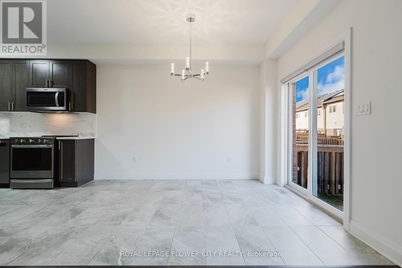 40 Dayman Drive, Hamilton, Ontario  L9K 0J9 - Photo 12 - X12496432