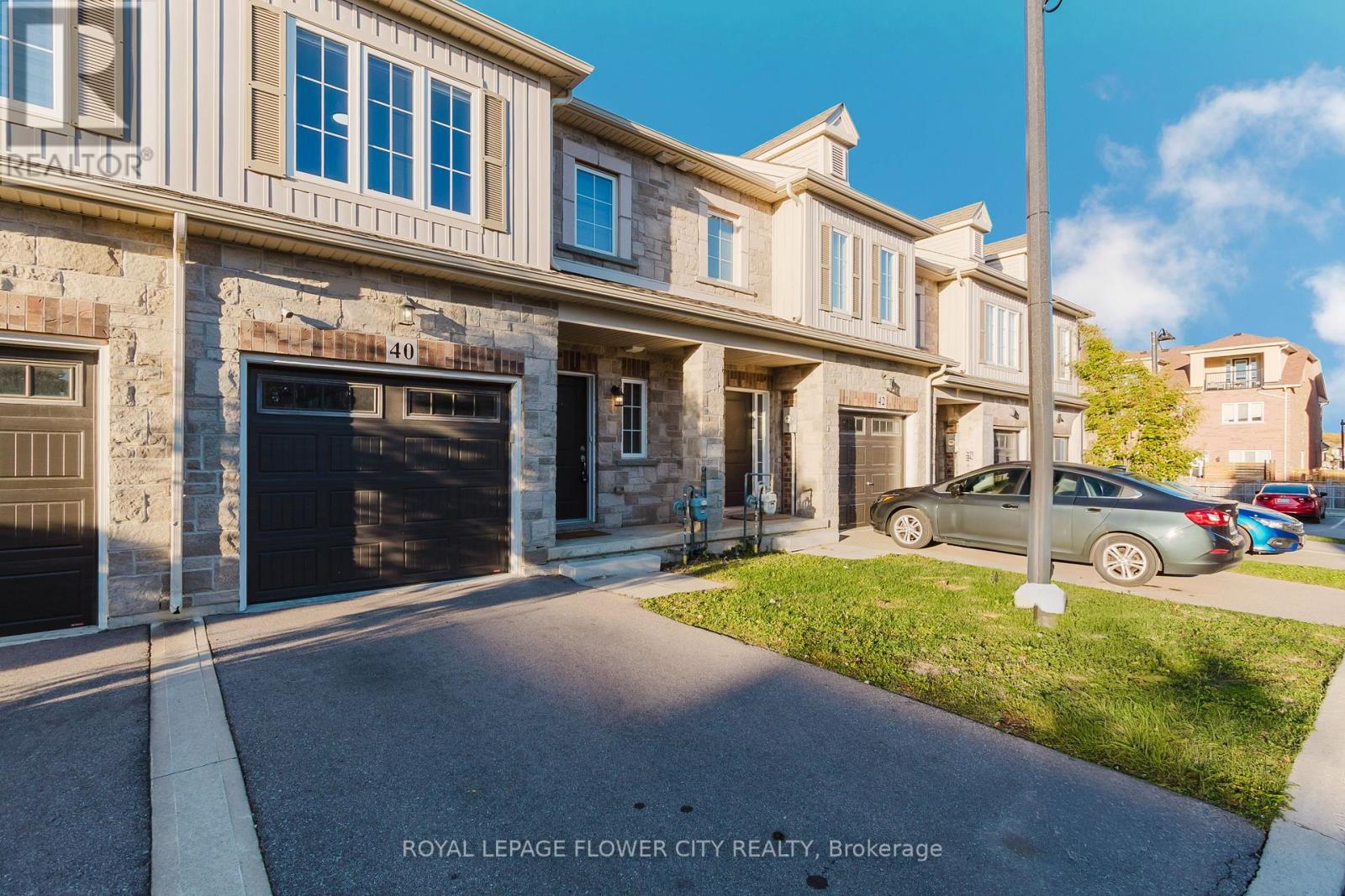 40 Dayman Drive, Hamilton, Ontario  L9K 0J9 - Photo 2 - X12496432