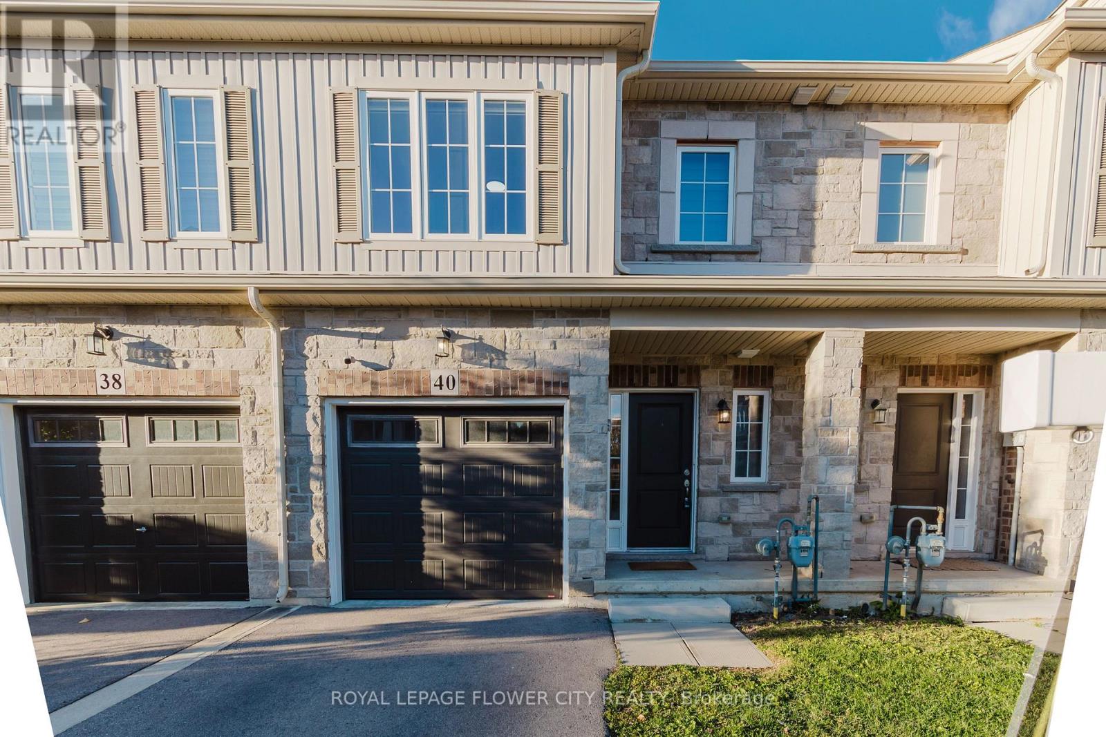 40 Dayman Drive, Hamilton, Ontario  L9K 0J9 - Photo 3 - X12496432