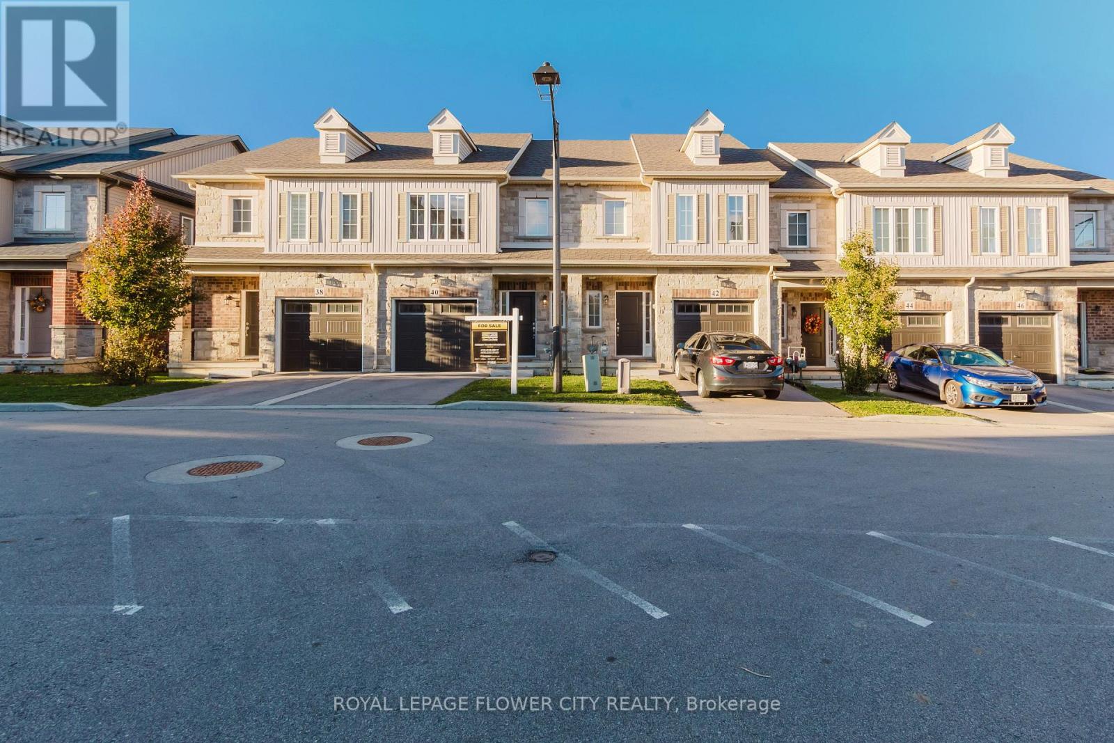 40 Dayman Drive, Hamilton, Ontario  L9K 0J9 - Photo 4 - X12496432