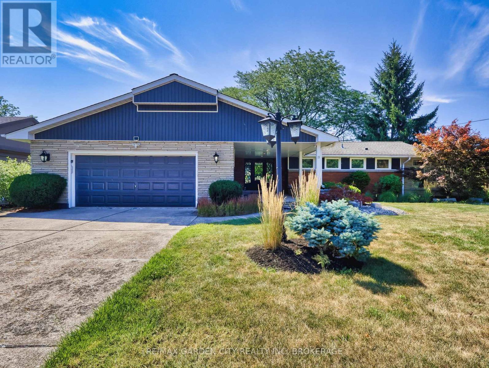 28 Marsdale Drive, St. Catharines, Ontario  L2T 3S3 - Photo 2 - X12496592