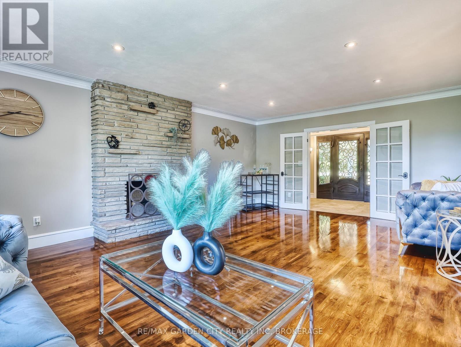 28 Marsdale Drive, St. Catharines, Ontario  L2T 3S3 - Photo 6 - X12496592