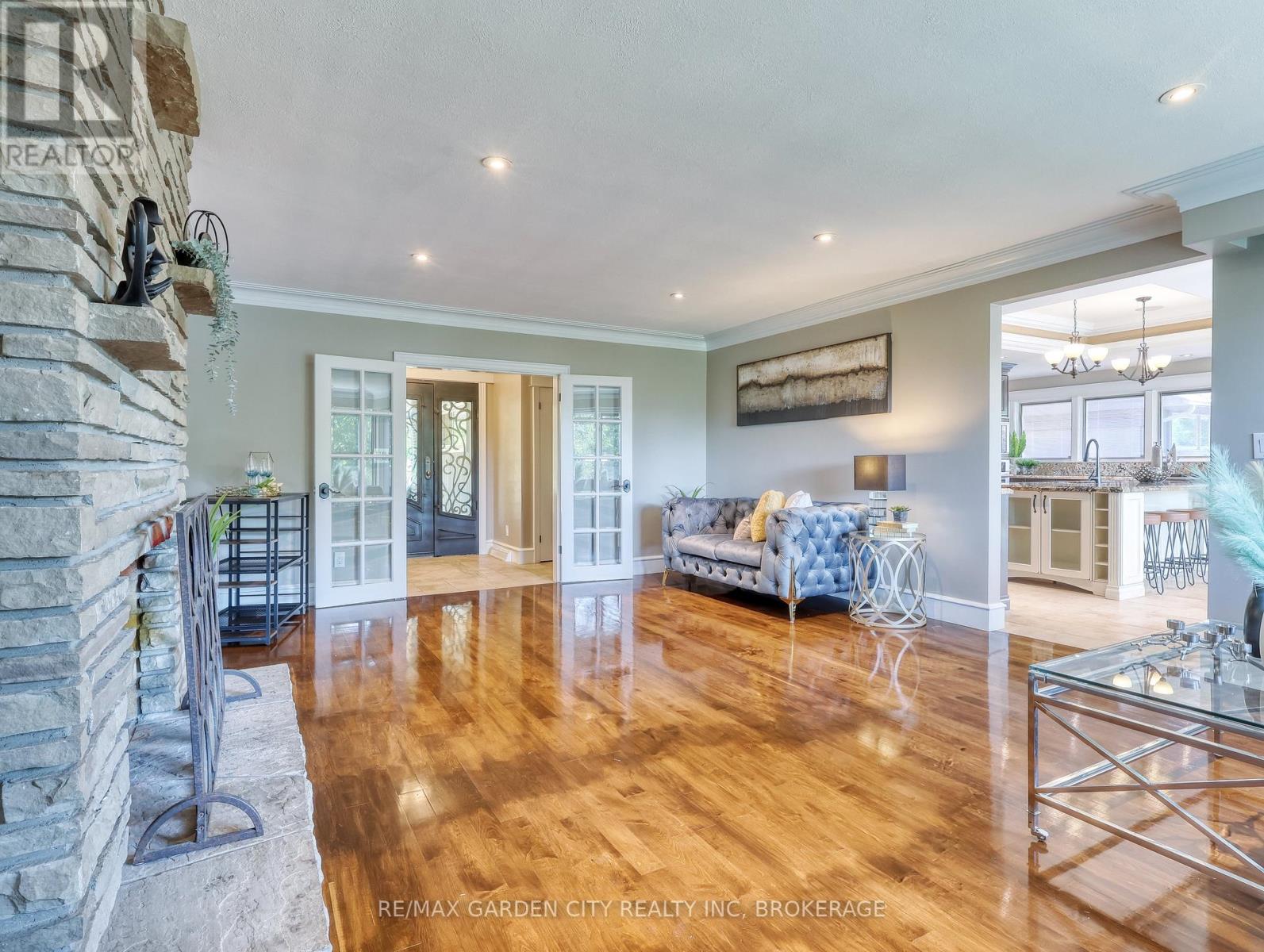 28 Marsdale Drive, St. Catharines, Ontario  L2T 3S3 - Photo 7 - X12496592