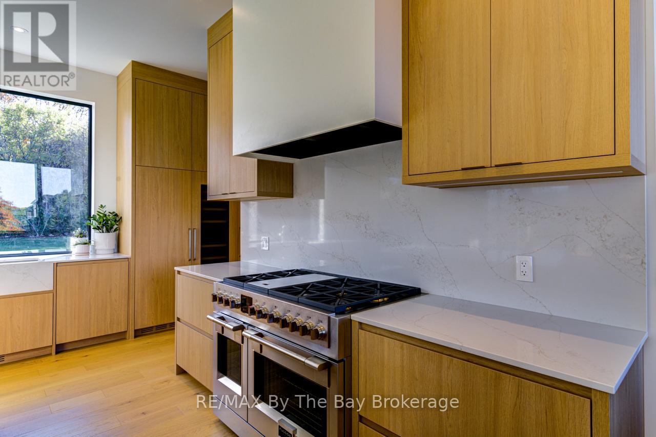 18 Raintree Court, Clearview, Ontario  L9Y 0K2 - Photo 10 - S12496616