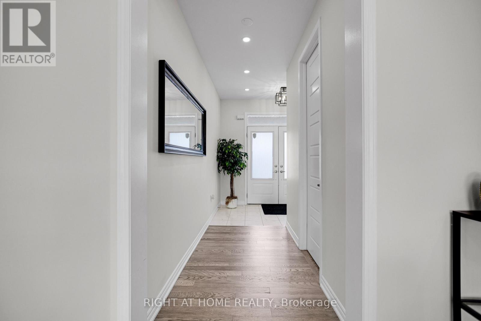 849 Aspen Terrace, Milton, Ontario  L9E 1S2 - Photo 6 - W12434216