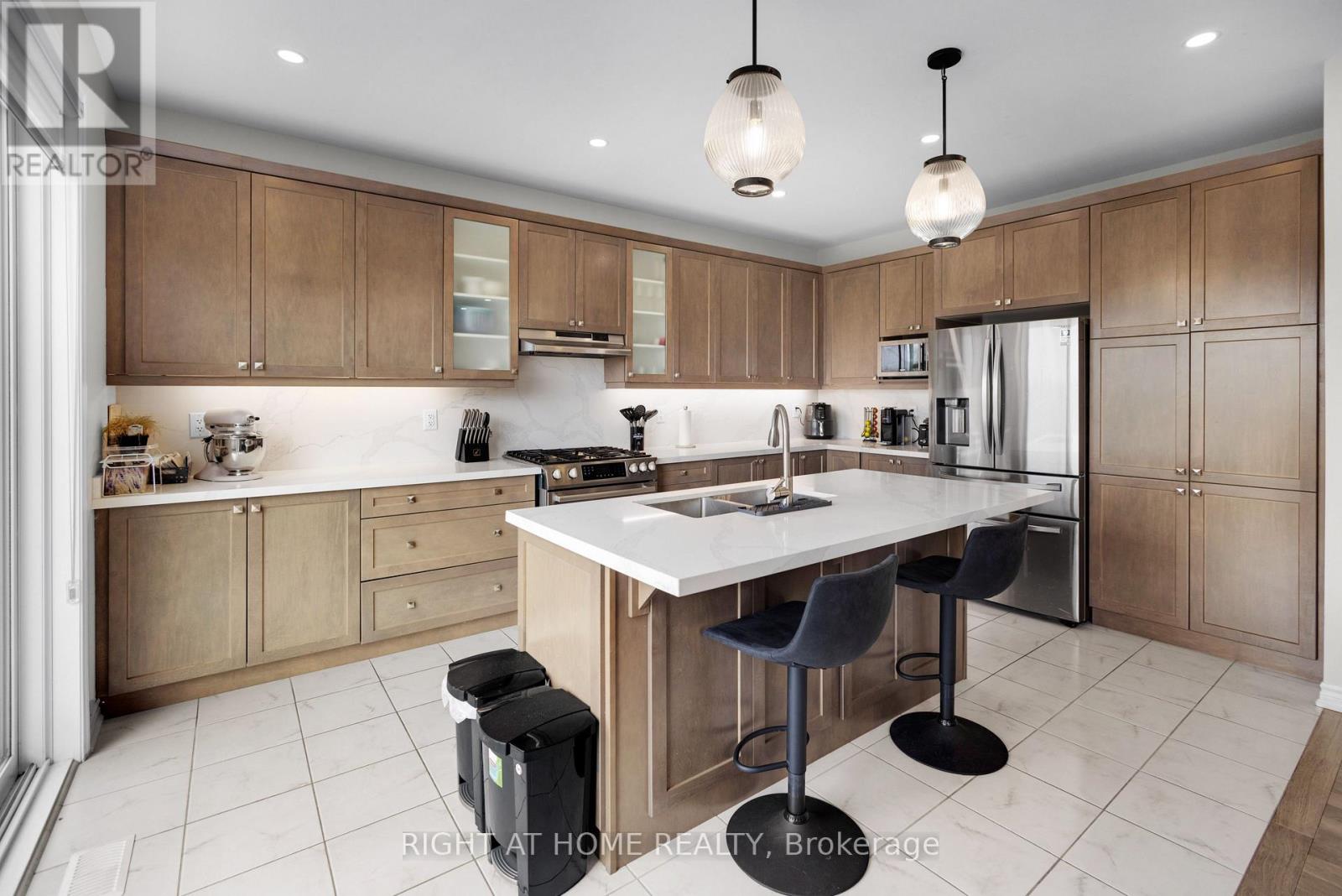 849 Aspen Terrace, Milton, Ontario  L9E 1S2 - Photo 14 - W12434216