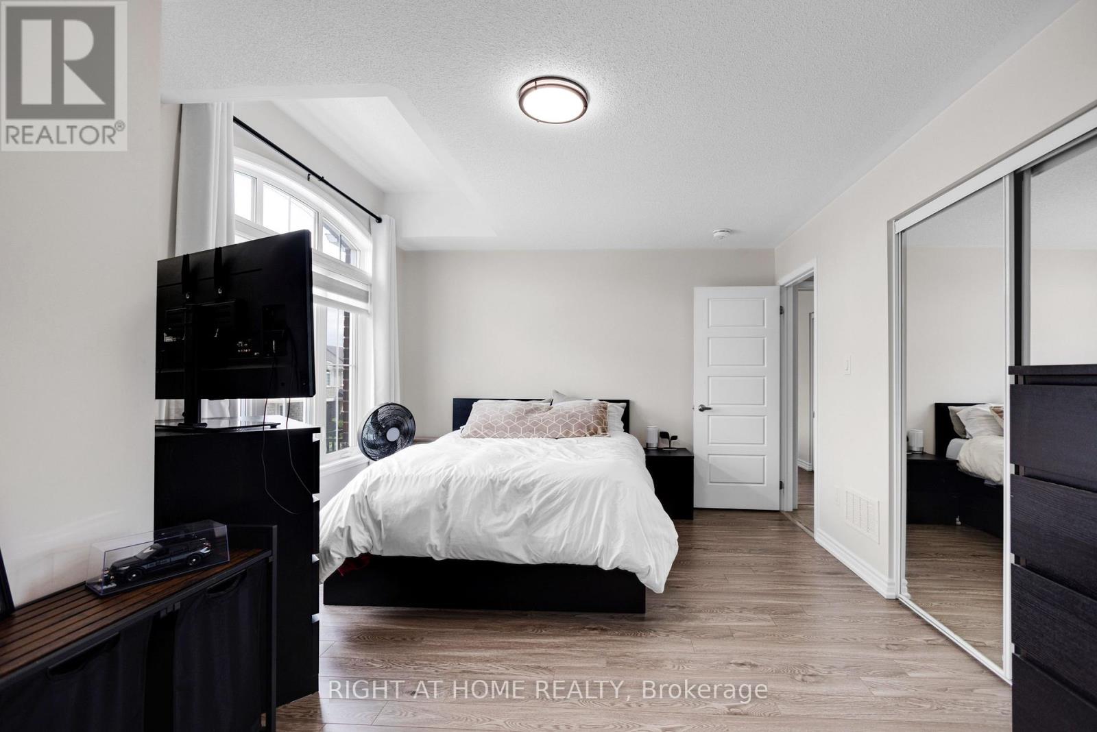 849 Aspen Terrace, Milton, Ontario  L9E 1S2 - Photo 25 - W12434216