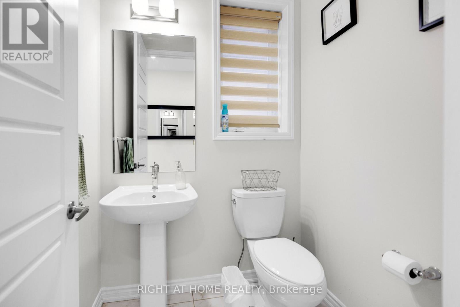 849 Aspen Terrace, Milton, Ontario  L9E 1S2 - Photo 7 - W12434216