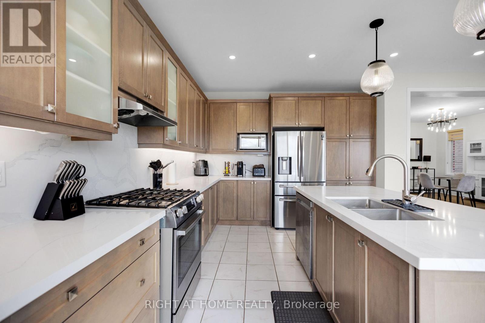 849 Aspen Terrace, Milton, Ontario  L9E 1S2 - Photo 15 - W12434216