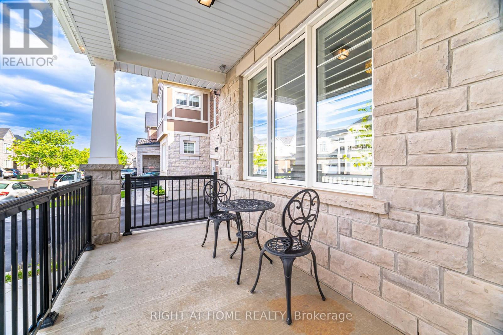 1190 Mceachern Court, Milton, Ontario  L9E 1E5 - Photo 6 - W12441397