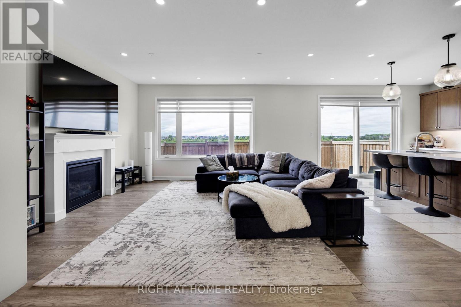 849 Aspen Terrace, Milton, Ontario  L9E 1S2 - Photo 11 - W12434216