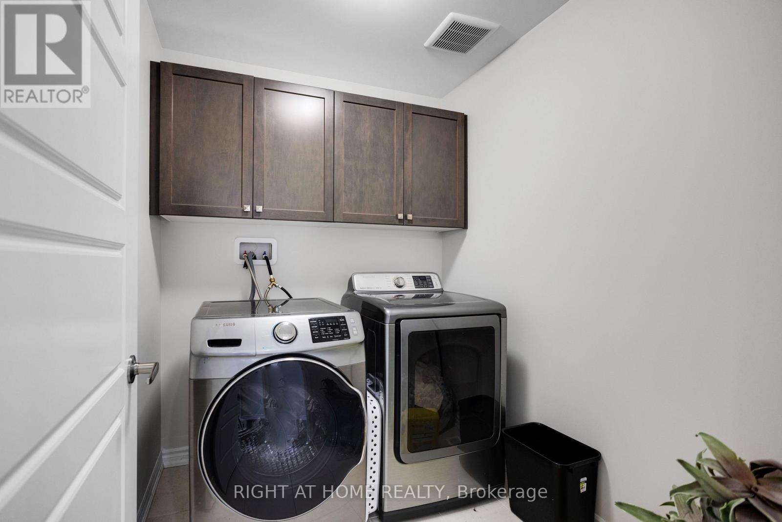 849 Aspen Terrace, Milton, Ontario  L9E 1S2 - Photo 22 - W12434216