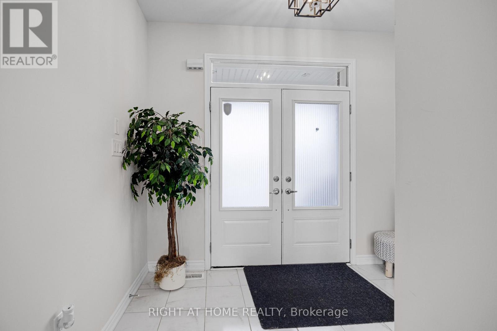 849 Aspen Terrace, Milton, Ontario  L9E 1S2 - Photo 5 - W12434216