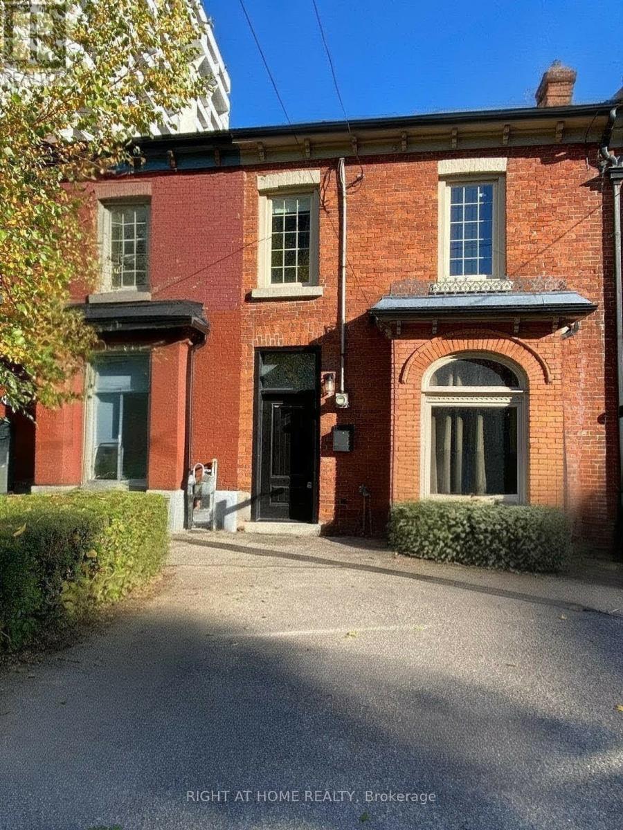 180 MARKET STREET, Hamilton, Ontario