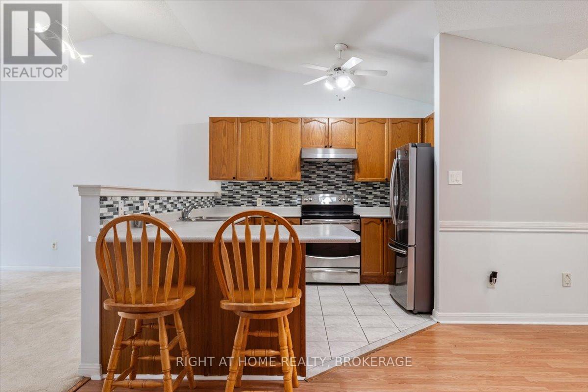 33 Atwood Avenue, Halton Hills, Ontario  L7G 5Z9 - Photo 8 - W12462830