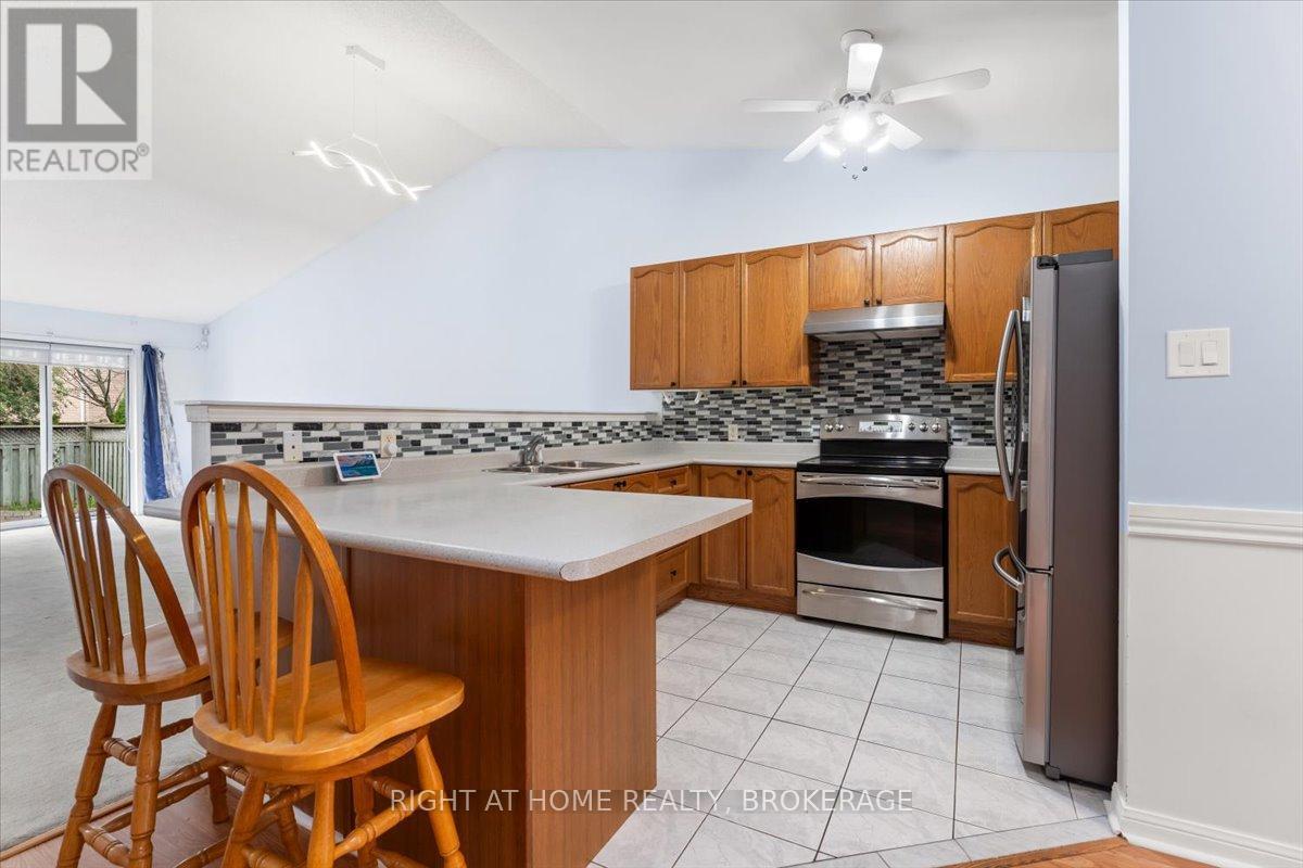 33 Atwood Avenue, Halton Hills, Ontario  L7G 5Z9 - Photo 7 - W12462830