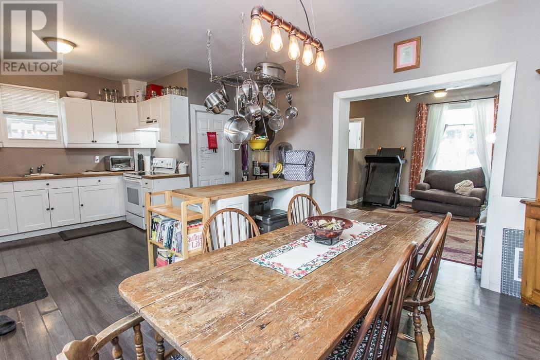 60 Cathcart St, Sault Ste. Marie, Ontario  P6A 1E1 - Photo 4 - SM252368