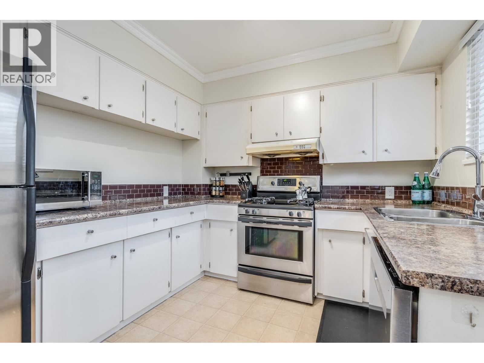 2075 Austin Avenue, Coquitlam, British Columbia  V3K 3R5 - Photo 9 - R3062101