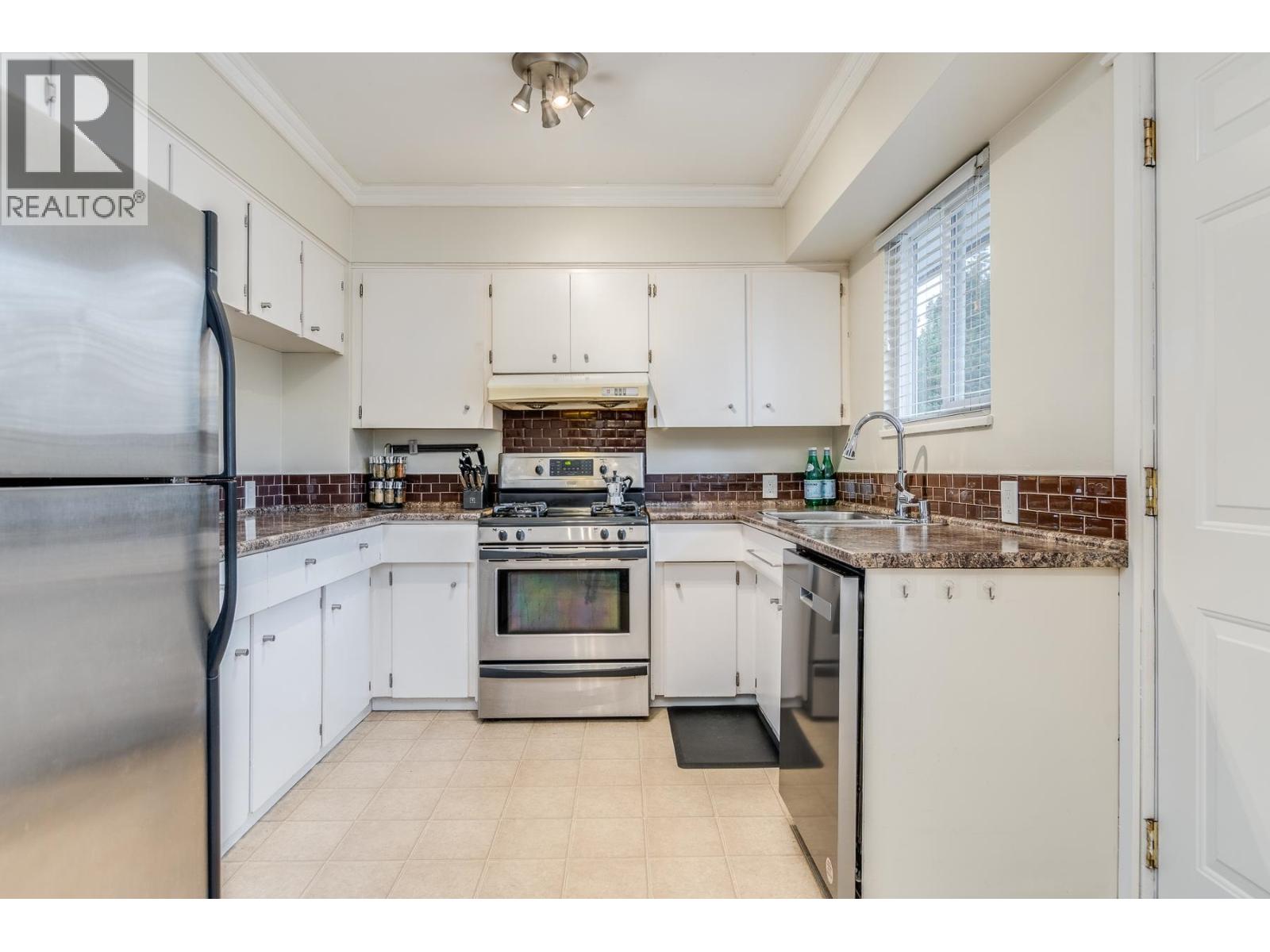 2075 Austin Avenue, Coquitlam, British Columbia  V3K 3R5 - Photo 8 - R3062101