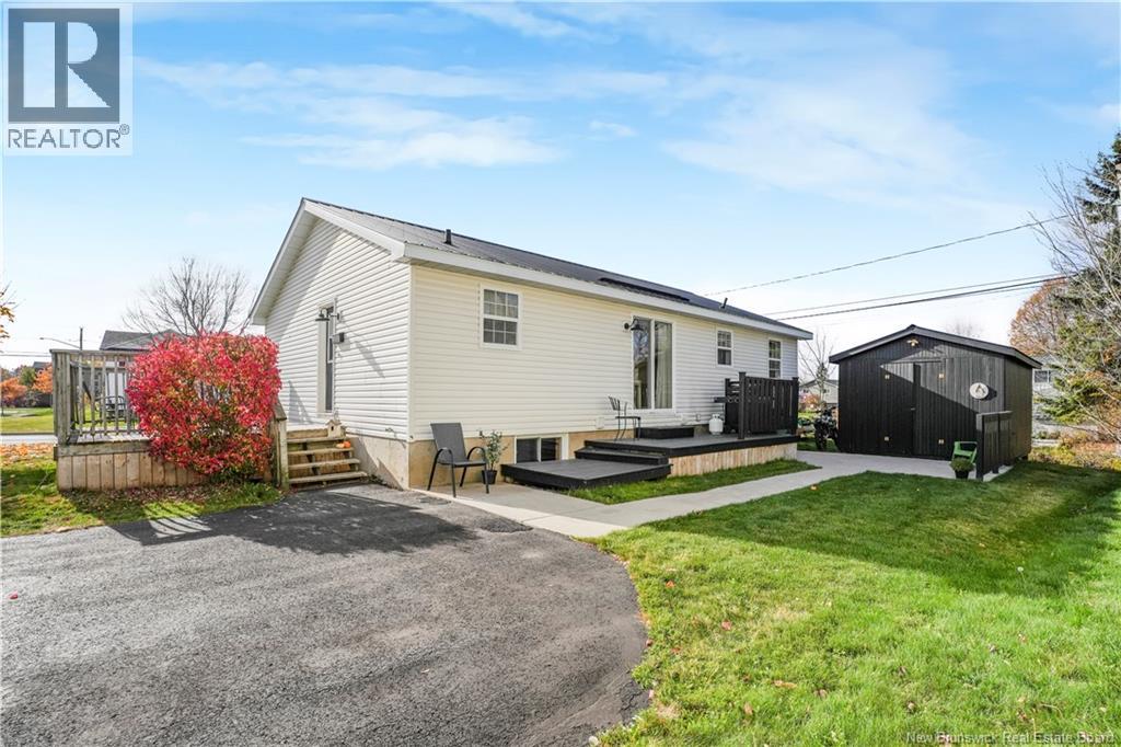 235 Mcknight Street, Fredericton, New Brunswick  E3A 9R6 - Photo 2 - NB129470