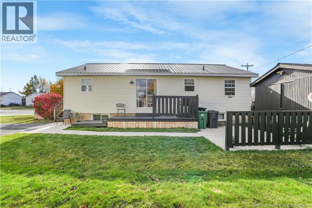 235 Mcknight Street, Fredericton, New Brunswick  E3A 9R6 - Photo 3 - NB129470