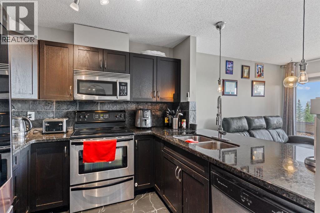 10, 105 Village Heights Sw, Calgary, Alberta  T3H 2L2 - Photo 3 - A2266973