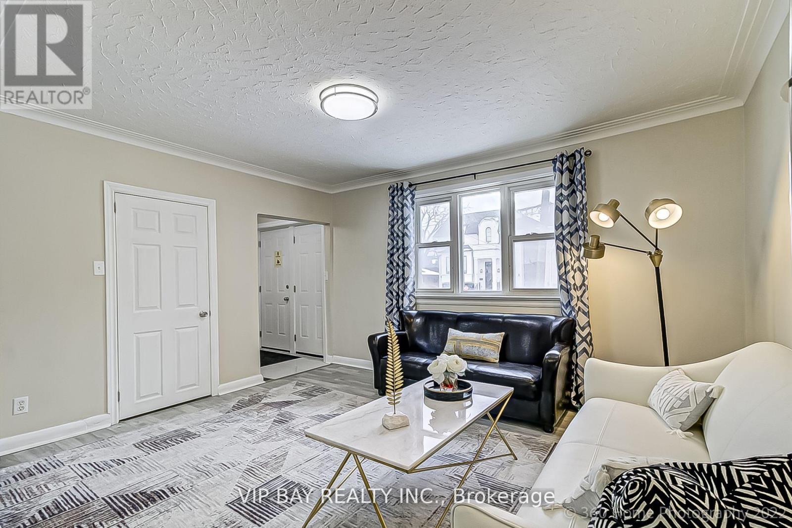 52 ATHABASKA AVENUE, Toronto, Ontario