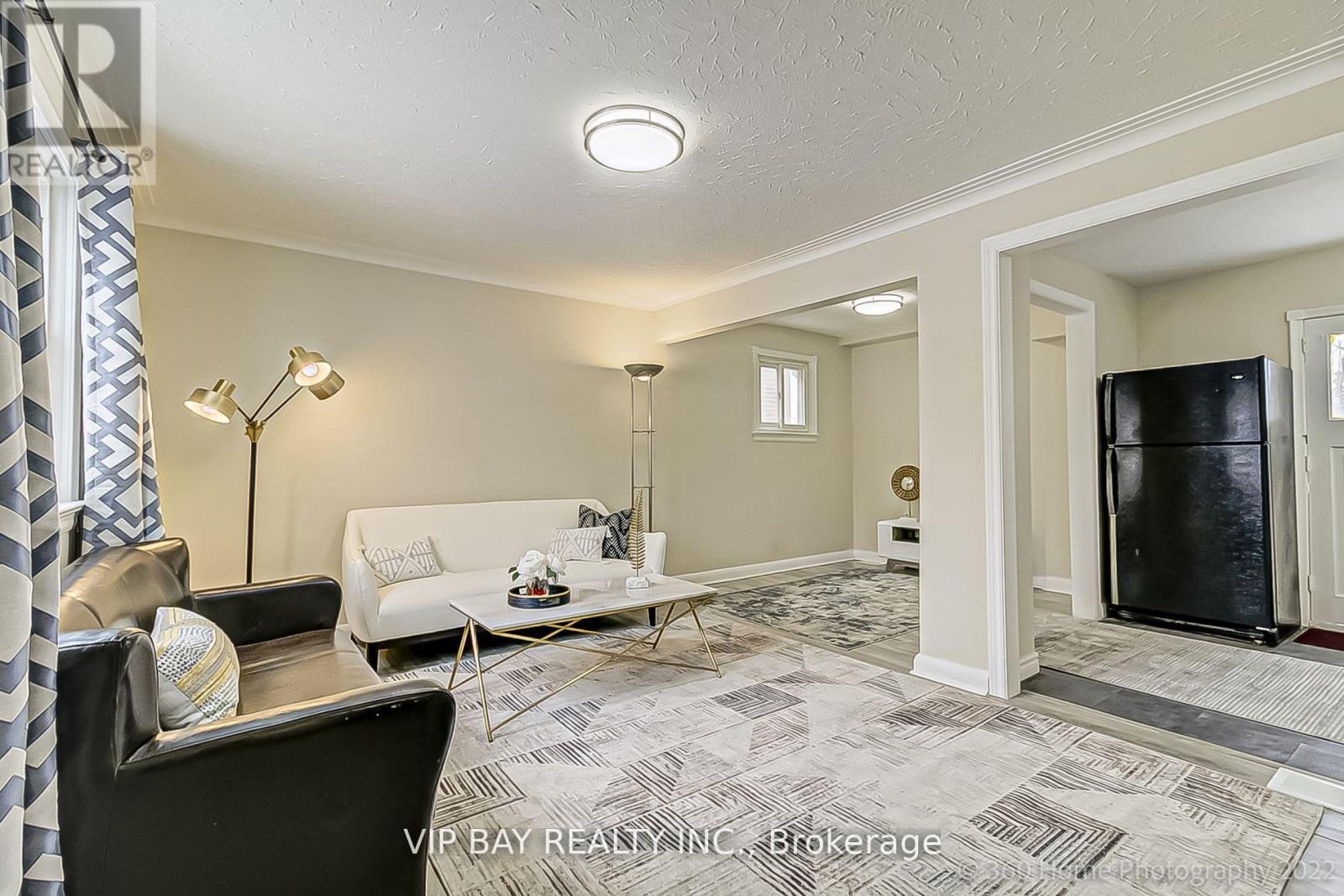 52 Athabaska Avenue, Toronto, Ontario  M2M 2T9 - Photo 4 - C12496612