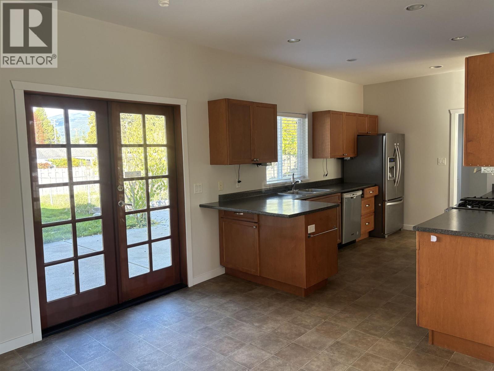 5756 Neptune Road, Sechelt, British Columbia  V0N 3A0 - Photo 3 - R3032662