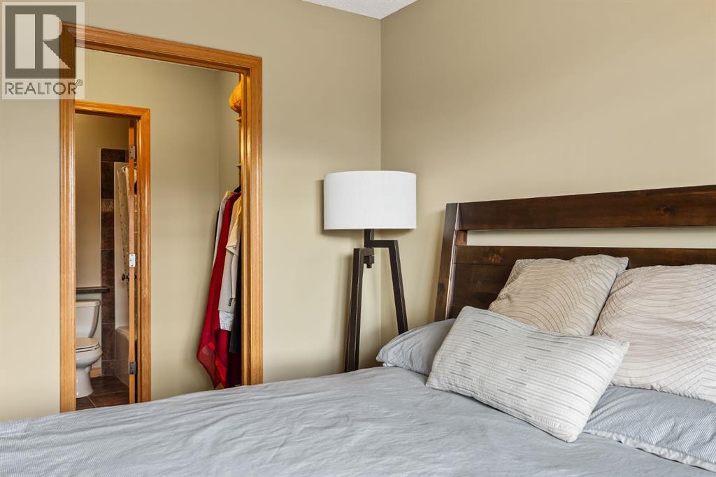 120 Simcoe Close Sw, Calgary, Alberta  T3H 4N3 - Photo 25 - A2262709