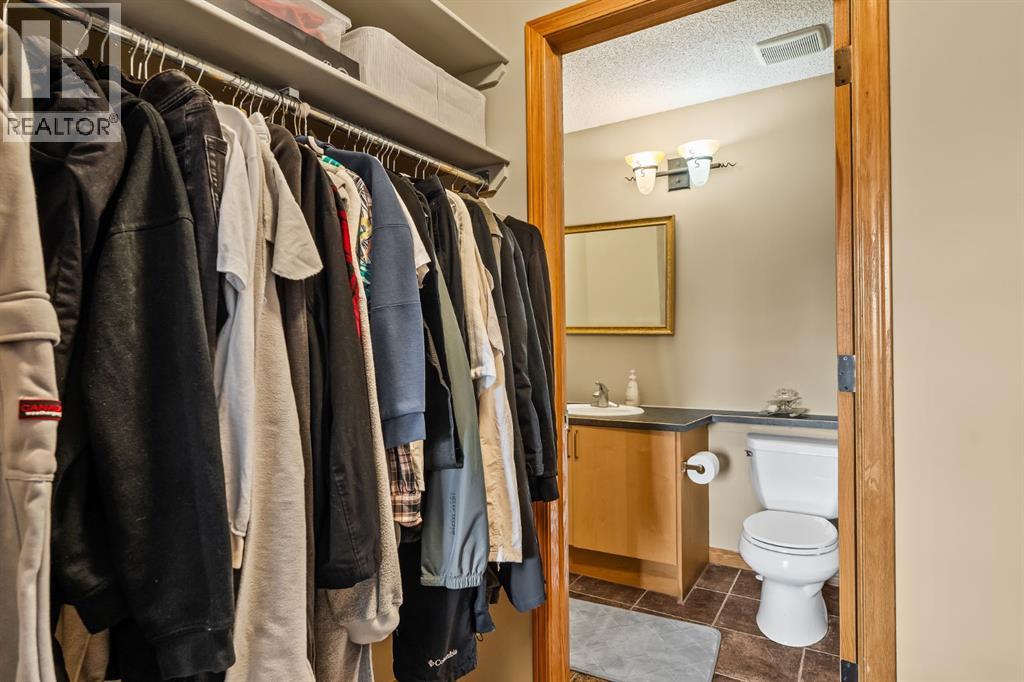 120 Simcoe Close Sw, Calgary, Alberta  T3H 4N3 - Photo 26 - A2262709