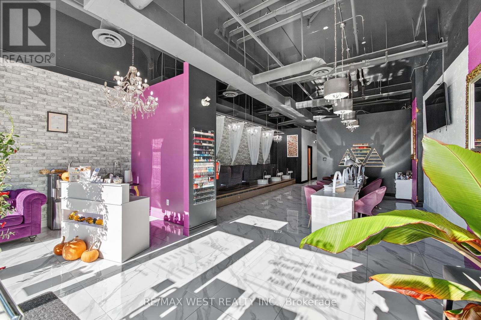 7 - 2396 Major Mackenzie Drive W, Vaughan, Ontario  L6A 4Y1 - Photo 10 - N12496560