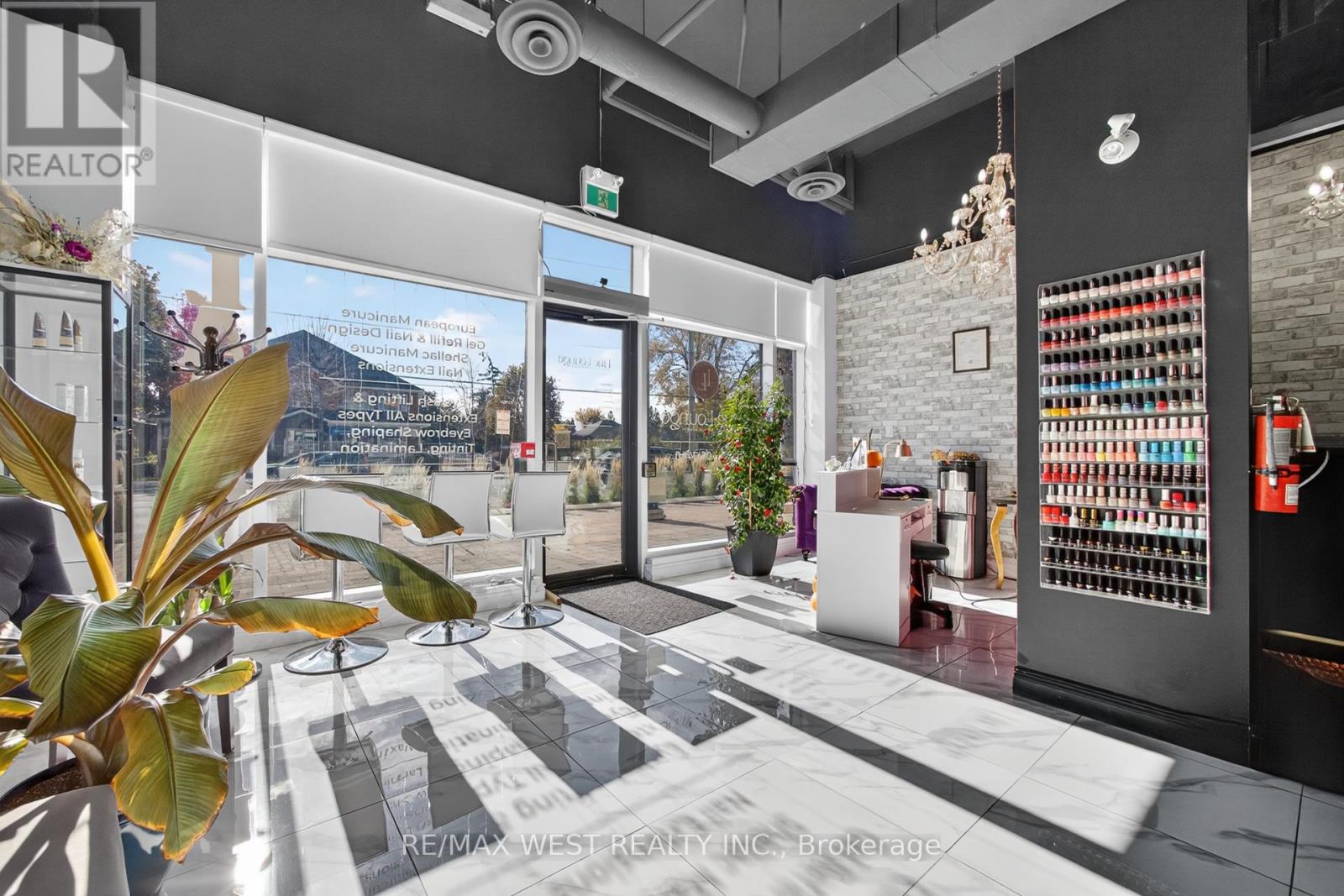 7 - 2396 Major Mackenzie Drive W, Vaughan, Ontario  L6A 4Y1 - Photo 8 - N12496560