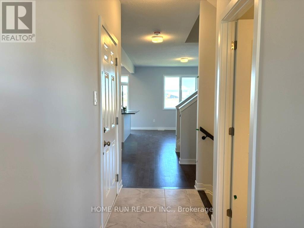 109 Tonic Crescent, Ottawa, Ontario  K2K 0N1 - Photo 3 - X12496632