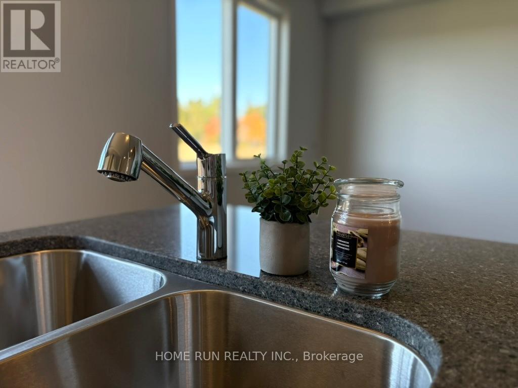 109 Tonic Crescent, Ottawa, Ontario  K2K 0N1 - Photo 6 - X12496632