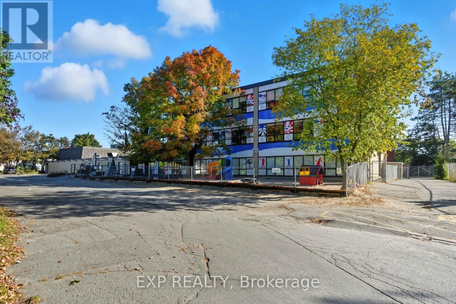 2nd & 3rd Floor - 641 Sladen Avenue, Ottawa, Ontario  K1K 0X4 - Photo 2 - X12496692